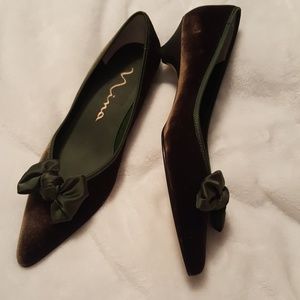 Nina green velvet kitten heels